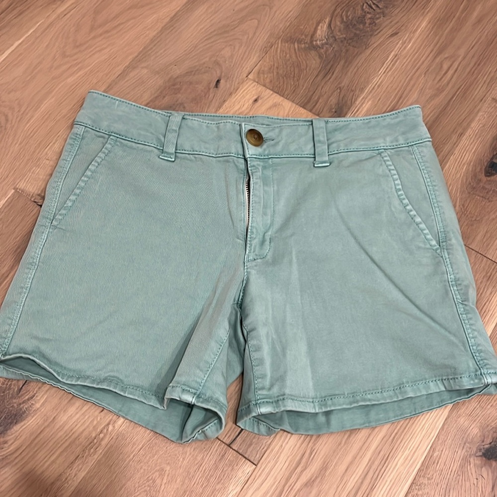 American eagle size 8 midi shorts.